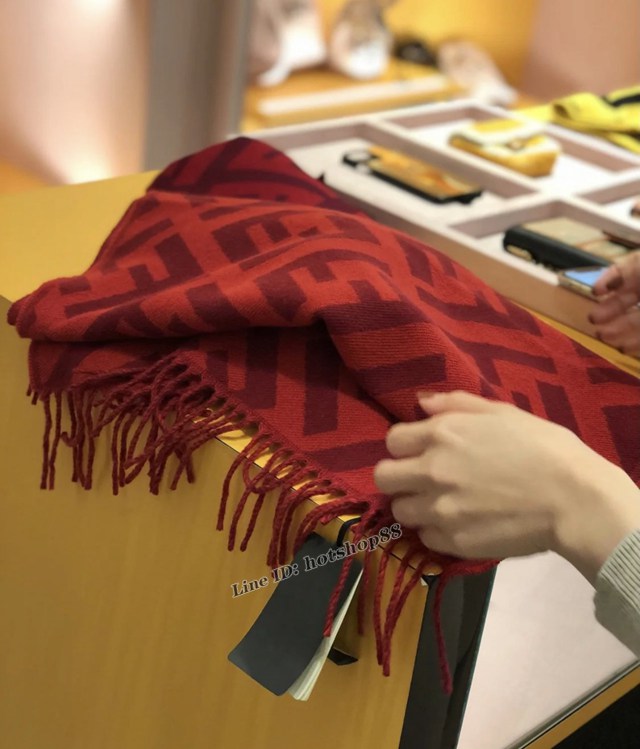 Fendi專櫃新款原單芬迪全幅F羊絨圍巾女士披肩 mmyj1581